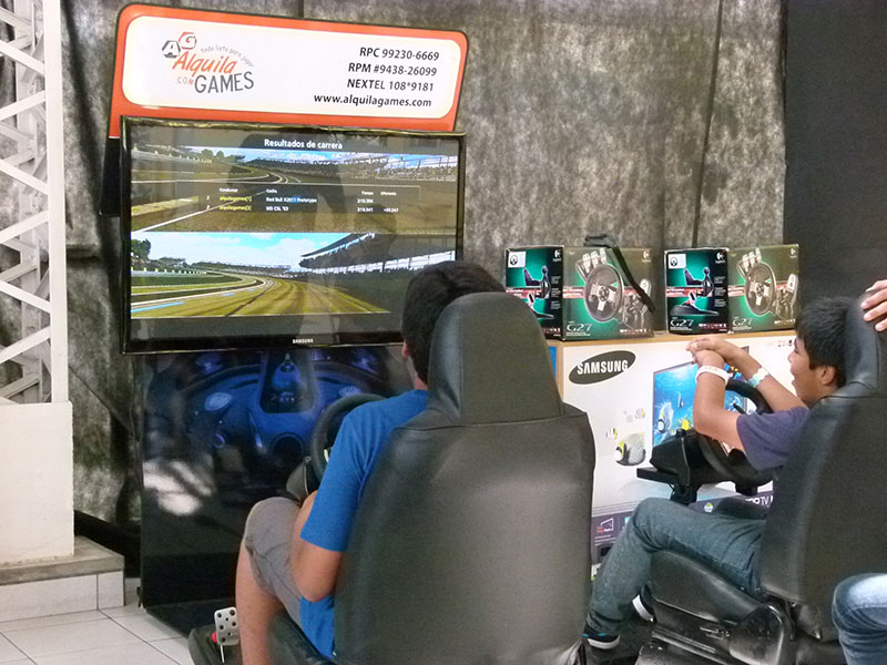 AlquilaGames cumpleanos videojuegos con simuladores autos