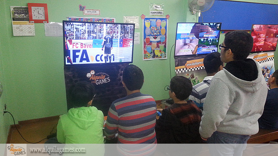 Videojuegos y Simuladores de Autos PRO en Kermesse colegio Cristo Salvador