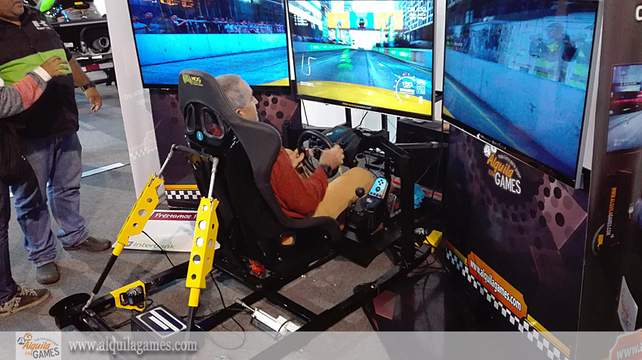 Simulador de Autos PRO 4D en el Salon del Automovil INTERBANK
