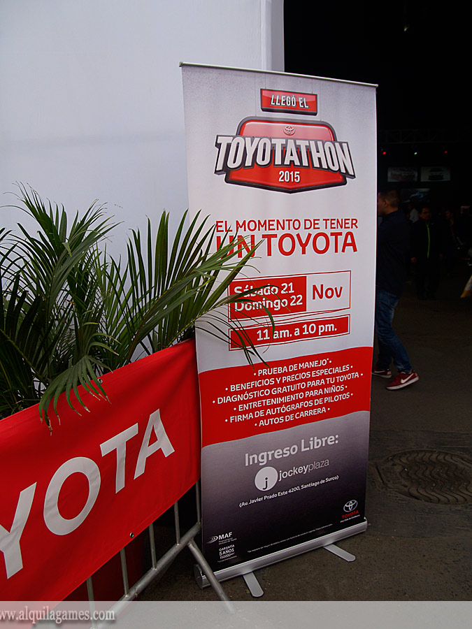 Simuladores de Autos PRO en el Toyotathon del Jockey Plaza