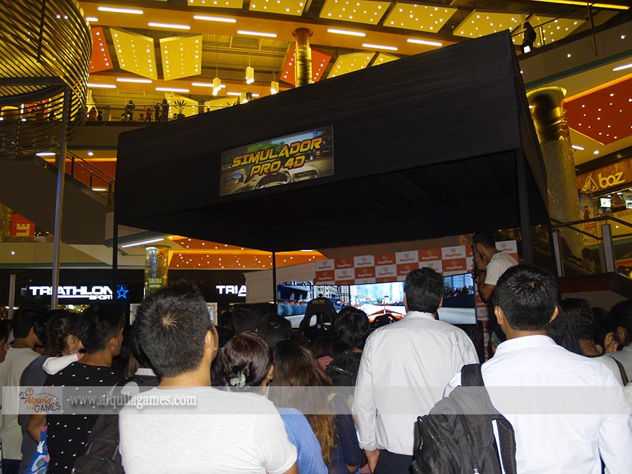 Simulador de Autos PRO 4D con movimiento real y triple pantalla HD - MegaPlaza 