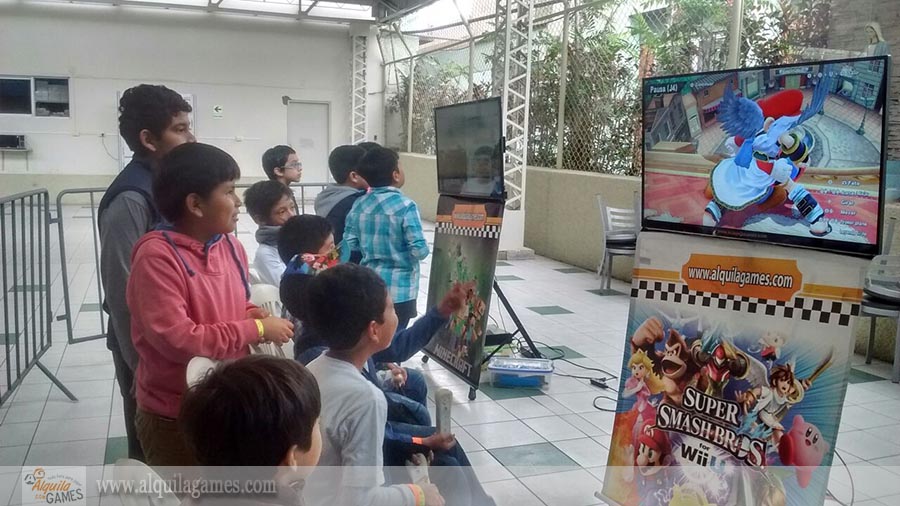 Videojuegos y Simuladores de Autos PRO en Kermesse de colegio