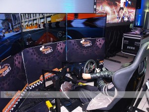 Simulador de Autos PRO 4D con movimiento real y triple pantalla HD - MegaPlaza