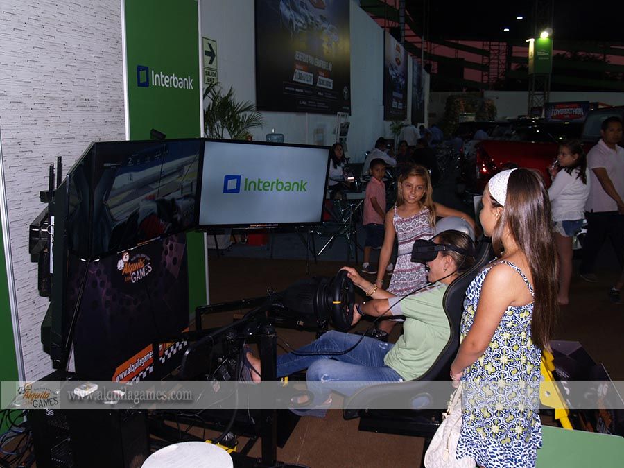 Simulador de Autos PRO 4D VR en el Salon del Automovil de Interbank