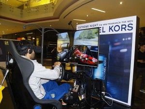 Simulador de Autos PRO 4D con movimiento real y realidad virtual - Michael Kors - Real Plaza Salaverry