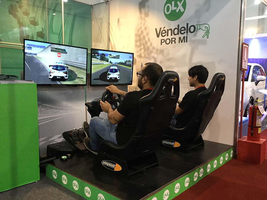 2 Simuladores de Autos PRO en stand de OLX - MotorShow