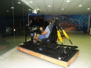 Simuladores de Autos PRO 4D con realidad virtual en Kartodromo de Asia