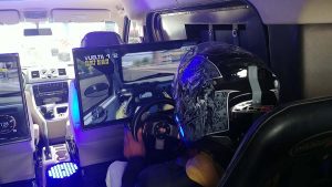 MiniBus con Simuladores de Autos y Videojuegos